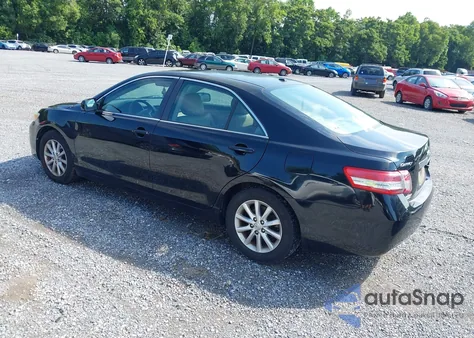 2011 Toyota Camry Xle z USA, uszkodzony, nr VIN 4T1BF3EK7BU153839